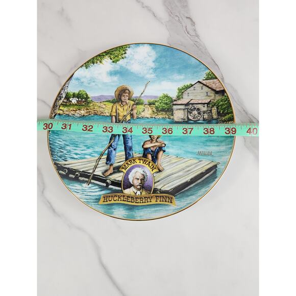 Huckleberry Film American Classics 9 1/4" Porcelain Year 1983 Wall Decor Plate - Picture 11 of 11